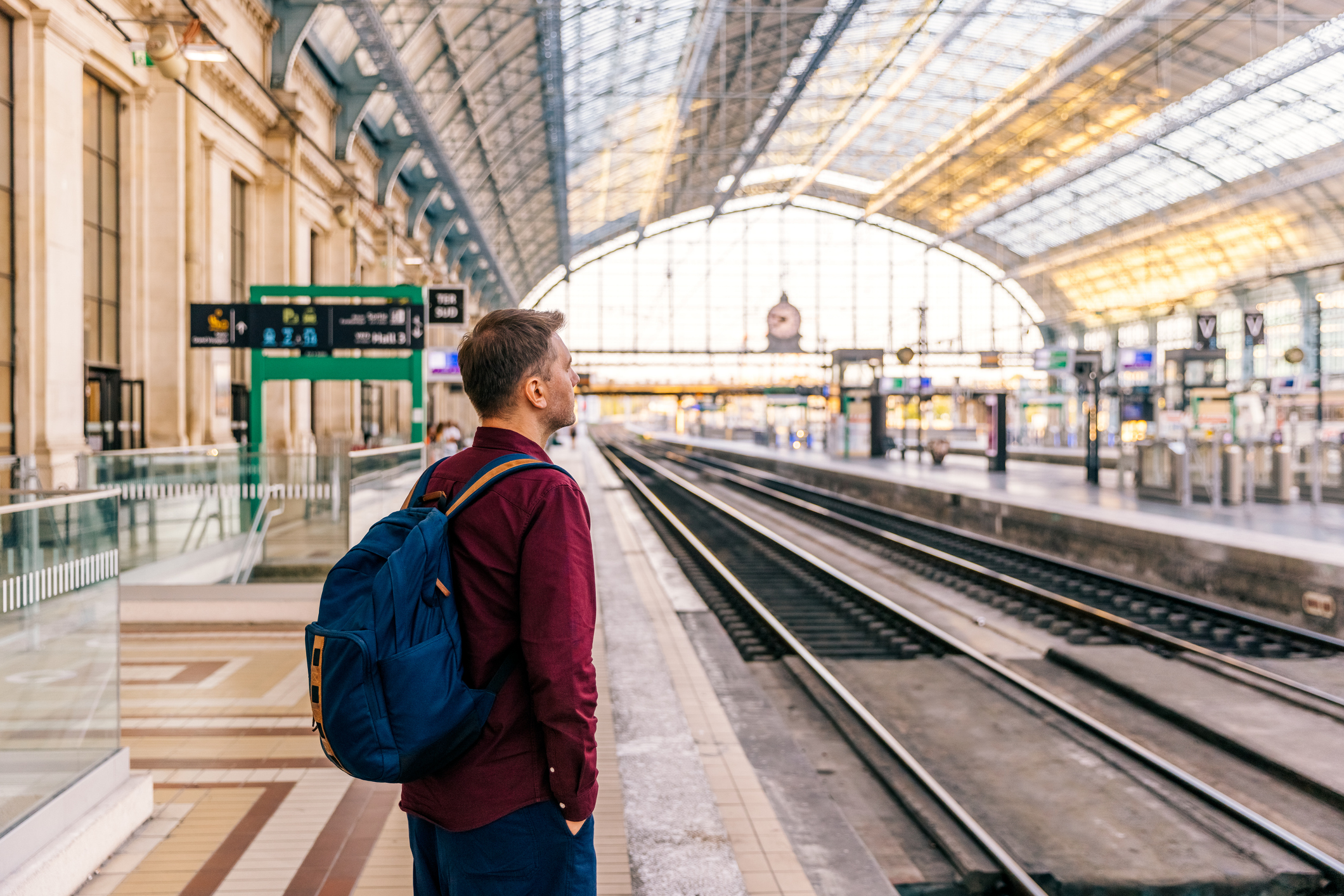 Homme dans la gare de Bordeaux Saint Jean